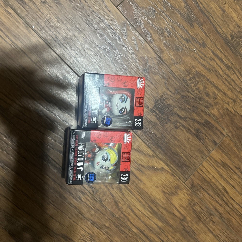 2 Figures:Funko Minis DC Harley Quinn GLITTER #231 (w/ bat) &‎ #233  (w/ mallet)